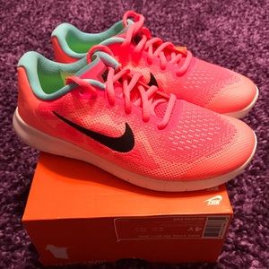 Girls’ Nike Free RN size 4Y